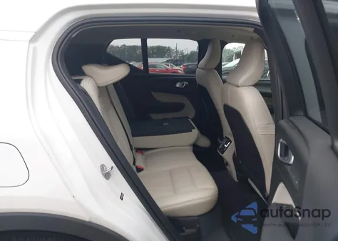 2024 Volvo Xc40 B5 Plus Bright Theme z USA, uszkodzony, nr VIN YV4L12UE5R2230319